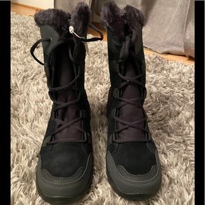NEW columbia snow boots